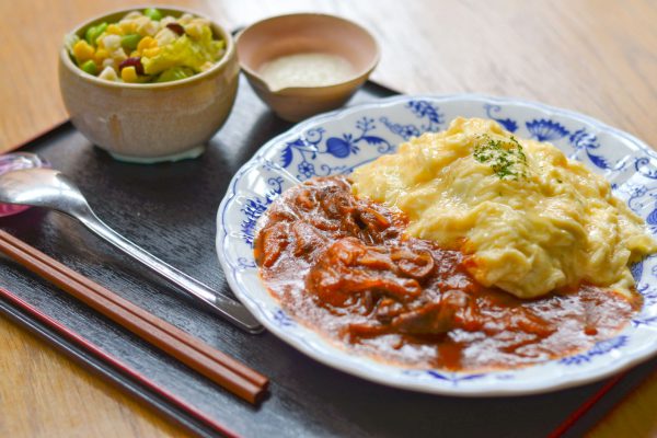 玄米ご飯の小樽地鶏卵オムライス