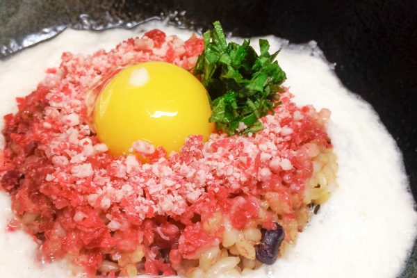 玄米ご飯の牛とろトロロ丼