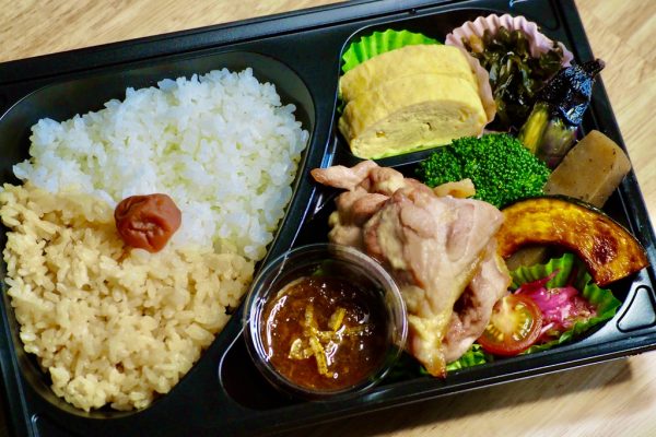 ②柚子おろしで食べる道産炭火焼きチキンステーキ弁当